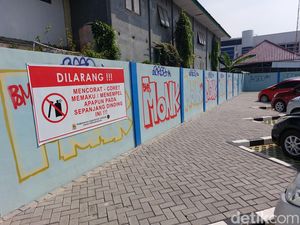 Coretan Tangan Jahil Bikin Taman Parkir Sumber Jadi Kumuh Coretan Tangan Jahil Bikin Taman Parkir Sumber Jadi Kumuh