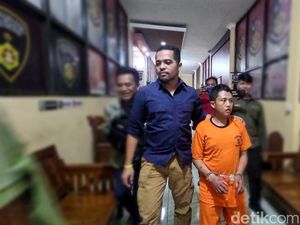 Tampang Lesu Si Herang Pembunuh Ibu Kandung di Sukabumi Tampang Lesu Si Herang Pembunuh Ibu Kandung di Sukabumi