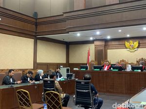 Di Sidang Achsanul Qosasi, Hakim Sentil Kesaksian Galumbang Menak Licik Di Sidang Achsanul Qosasi, Hakim Sentil Kesaksian Galumbang Menak Licik