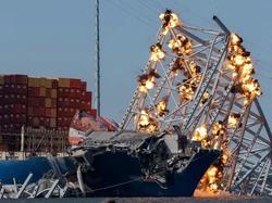 Jembatan Baltimore Diledakkan buat Melepas Kapal yang Terjebak Berminggu-minggu