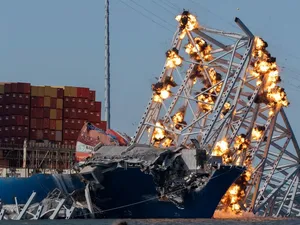 Jembatan Baltimore Diledakkan buat Melepas Kapal yang Terjebak Berminggu-minggu Jembatan Baltimore Diledakkan buat Melepas Kapal yang Terjebak Berminggu-minggu
