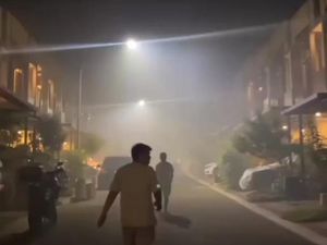 Warga Bogor Kesal Asap Bakar Sampah Kepung Perumahan: Anak Saya Masuk UGD