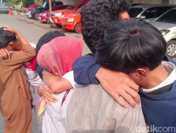 Bak Jagoan Saat Tawuran, 8 Pelajar Berakhir Nangis di Depan Ortu