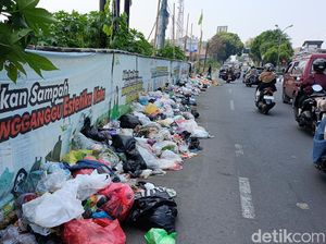 Sampah Meluber di Jalan Kusumanegara, Warga: Baunya Menyengat! Sampah Meluber di Jalan Kusumanegara, Warga: Baunya Menyengat!