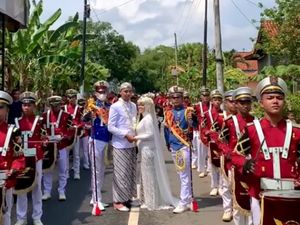 Viral Pengantin Hoki, Fotonya Jadi Estetis karena Tetangga Sewa Drumband Viral Pengantin Hoki, Fotonya Jadi Estetis karena Tetangga Sewa Drumband