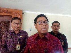Denpasar Usul Pungutan Turis Asing Disisihkan untuk Umat Hindu di Luar Bali