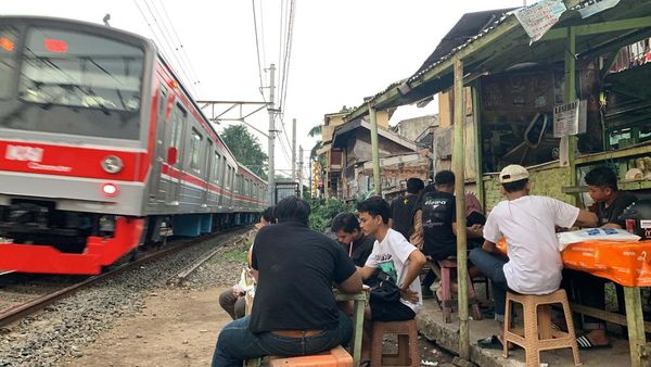 Warung Pancong Yaya di Menteng, Sederhana tapi Jadi Primadona