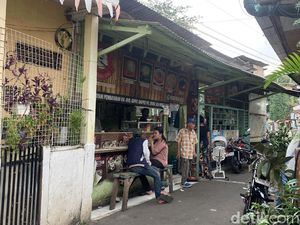 Jalan-jalan Keliling Menteng, eh Ada Warung Pancong Legendaris
