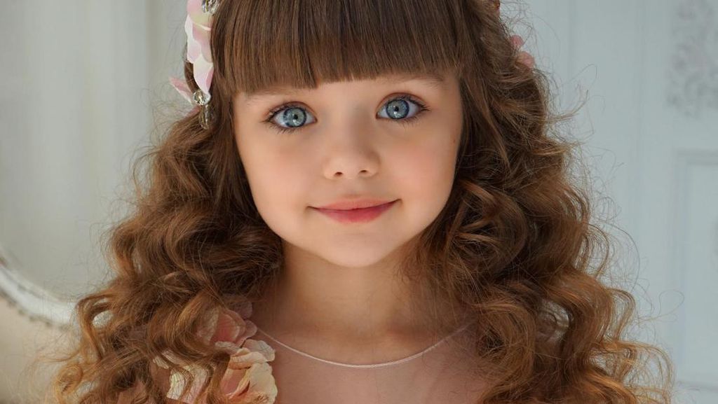 Potret Terbaru Anastasiya, Dulu Dijuluki Anak Tercantik Kini Beranjak Remaja Potret Terbaru Anastasiya, Dulu Dijuluki Anak Tercantik Kini Beranjak Remaja