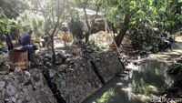 Cegah Banjir, Turap Kali di Kebayoran Jaksel Diperbaiki