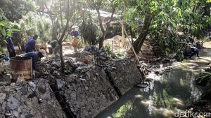 Cegah Banjir, Turap Kali di Kebayoran Jaksel Diperbaiki