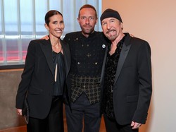 Gaya Chris Martin Beskapan, Motif Batik Bintang Terinspirasi Filosofi Jawa