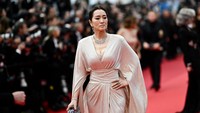 Foto: Pesona Gong Li di Usia 58, Berkilau di Festival Film Cannes 2024