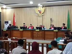 Gubernur Malut Nonaktif Abdul Gani Kasuba Didakwa Terima Suap Rp 100 Miliar