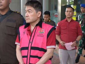 Kejagung Limpahkan Tersangka Korupsi Emas Antam Budi Said ke Kejari Jaktim Kejagung Limpahkan Tersangka Korupsi Emas Antam Budi Said ke Kejari Jaktim