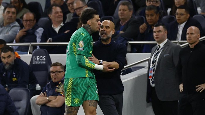 Soccer Football - Premier League - Tottenham Hotspur v Manchester City - Tottenham Hotspur Stadium, London, Britain - May 14, 2024 Manchester Citys Ederson with manager Pep Guardiola after being substituted Action Images via Reuters/Peter Cziborra EDITORIAL USE ONLY. NO USE WITH UNAUTHORIZED AUDIO, VIDEO, DATA, FIXTURE LISTS, CLUB/LEAGUE LOGOS OR LIVE SERVICES. ONLINE IN-MATCH USE LIMITED TO 120 IMAGES, NO VIDEO EMULATION. NO USE IN BETTING, GAMES OR SINGLE CLUB/LEAGUE/PLAYER PUBLICATIONS. PLEASE CONTACT YOUR ACCOUNT REPRESENTATIVE FOR FURTHER DETAILS..