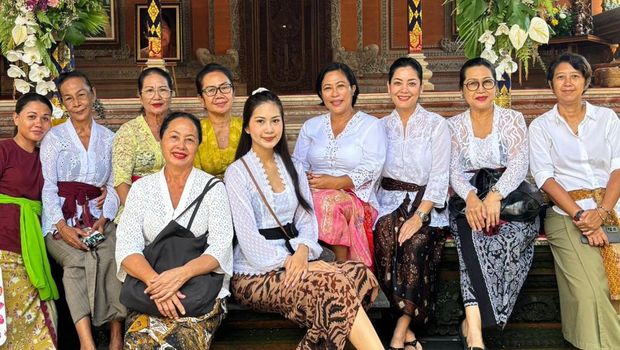 Lulu Tobing jalani Upacara Mecaru di Bali