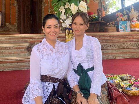 Lulu Tobing jalani Upacara Mecaru di Bali