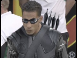 Wajah Antony juga diubah jadi salah satu karakter film Blade, lengkap dengan kacamata, panah dan seragamnya. Top! (Foto: Twitter)