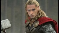 Meme ini mengambil wajah bengis Antony untuk kemudian ditempelkan ke rupa Thor. Keren gak sih jadinya? (Foto: Twitter)