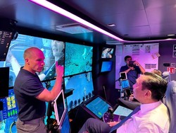 Serba Canggih! Luhut Takjub Lihat Jeroan Kapal OceanXplorer