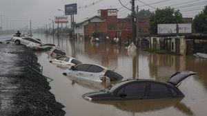 Mobil-mobil Jadi Saksi Bisu Parahnya Banjir di Brasil