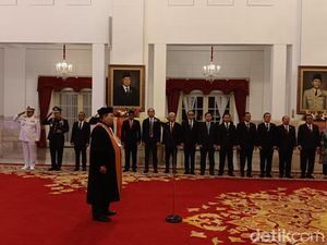 Ucap Sumpah di Depan Jokowi, Suharto Resmi Jadi Wakil Ketua MA Ucap Sumpah di Depan Jokowi, Suharto Resmi Jadi Wakil Ketua MA