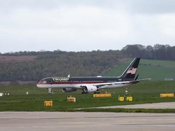 Jet Pribadi Trump Tabrakan dengan Pesawat Lain di Bandara Florida