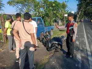 Diserempet Pikap, Pemotor Nyaris Terlindas Truk di Jalan Denpasar-Gilimanuk
