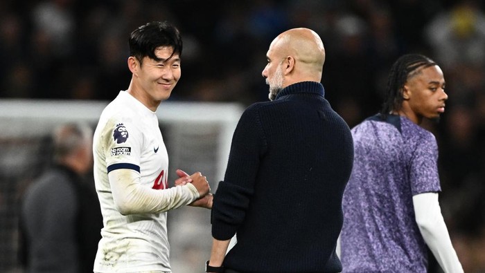 Soccer Football - Premier League - Tottenham Hotspur v Manchester City - Tottenham Hotspur Stadium, London, Britain - May 14, 2024 Tottenham Hotspurs Son Heung-min shakes hands with Manchester City manager Pep Guardiola after the match REUTERS/Dylan Martinez EDITORIAL USE ONLY. NO USE WITH UNAUTHORIZED AUDIO, VIDEO, DATA, FIXTURE LISTS, CLUB/LEAGUE LOGOS OR LIVE SERVICES. ONLINE IN-MATCH USE LIMITED TO 120 IMAGES, NO VIDEO EMULATION. NO USE IN BETTING, GAMES OR SINGLE CLUB/LEAGUE/PLAYER PUBLICATIONS. PLEASE CONTACT YOUR ACCOUNT REPRESENTATIVE FOR FURTHER DETAILS..