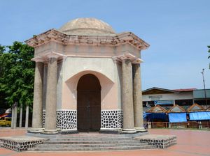 Tugu Thomas Parr di Bengkulu: Sejarah, Lokasi, Bentuk, dan Fakta Menarik Tugu Thomas Parr di Bengkulu: Sejarah, Lokasi, Bentuk, dan Fakta Menarik