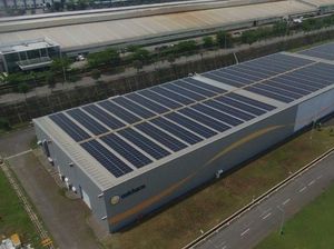 Pabrik Popok di Karawang Ganti Pasokan Listrik Pakai Panel Surya Pabrik Popok di Karawang Ganti Pasokan Listrik Pakai Panel Surya