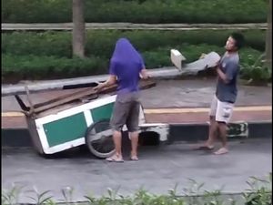 Viral Gerombolan Maling Besi Pembatas Jalan di Jakut Diteriaki Ibu-ibu