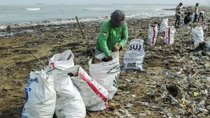 Aksi Bersih-bersih Pantai Talanca Sukabumi