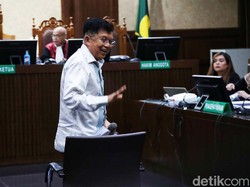 Hakim Tegur Pengunjung Sidang Tepuk Tangan Saat JK Bicara Sosok Karen