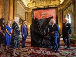 Momen Raja Charles dan Ratu Camilla Kunjungi Royal Academy of Dramatic Art