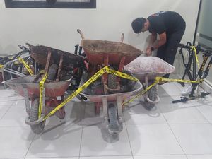 Komplotan Maling Spesialis Pompa Air di Sukoharjo Dibekuk Komplotan Maling Spesialis Pompa Air di Sukoharjo Dibekuk