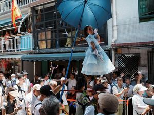 Meriahnya Parade Anak-anak Melayang di Hong Kong Meriahnya Parade Anak-anak Melayang di Hong Kong