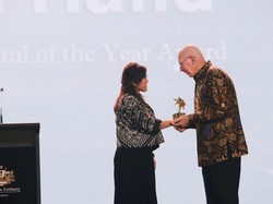 Meutya Hafid Terima Alumni of The Year 2024 dari Pemerintah Australia