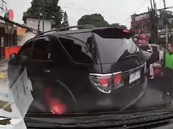 Polisi Kantongi Identitas Pemilik Fortuner Diduga Halangi Ambulans di Depok