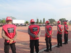 5 Personel Polda Sulteng Dihukum Propam Pakai Rompi Merah Saat Apel Pagi