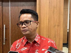 Tarif Retribusi Sampah Makassar untuk Warga Miskin Akan Turun Jadi Rp 20 Ribu Tarif Retribusi Sampah Makassar untuk Warga Miskin Akan Turun Jadi Rp 20 Ribu