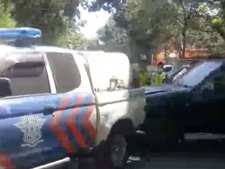 Warga Keluhkan Limbah Mobil Menumpuk di Jalan Bandang, Polisi Pindahkan