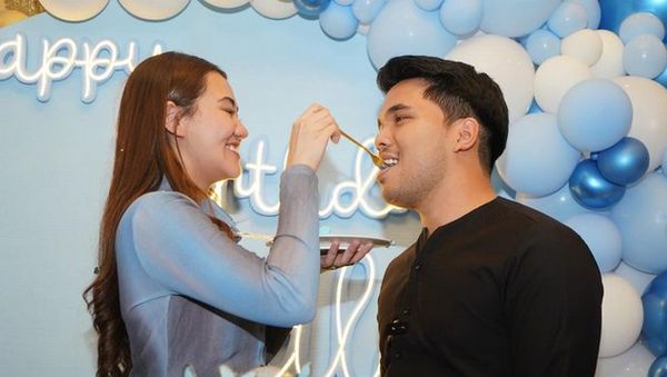 Pose Romantis Aaliyah dan Thariq Halilintar Saat Masak dan Makan Bareng