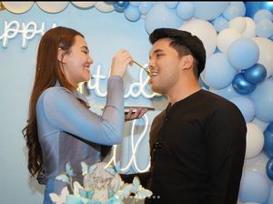 Pose Romantis Aaliyah dan Thariq Halilintar Saat Masak dan Makan Bareng