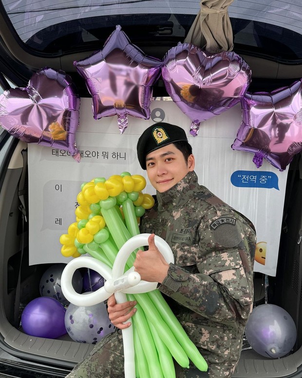 Potret kepulangan Kang Tae Oh dari wajib militer