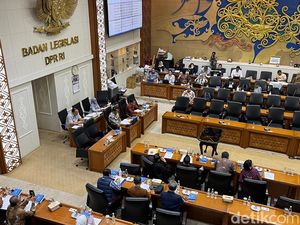 Panja DPR Sepakat Ubah Pasal Terkait Jumlah Menteri di RUU Kementerian Panja DPR Sepakat Ubah Pasal Terkait Jumlah Menteri di RUU Kementerian