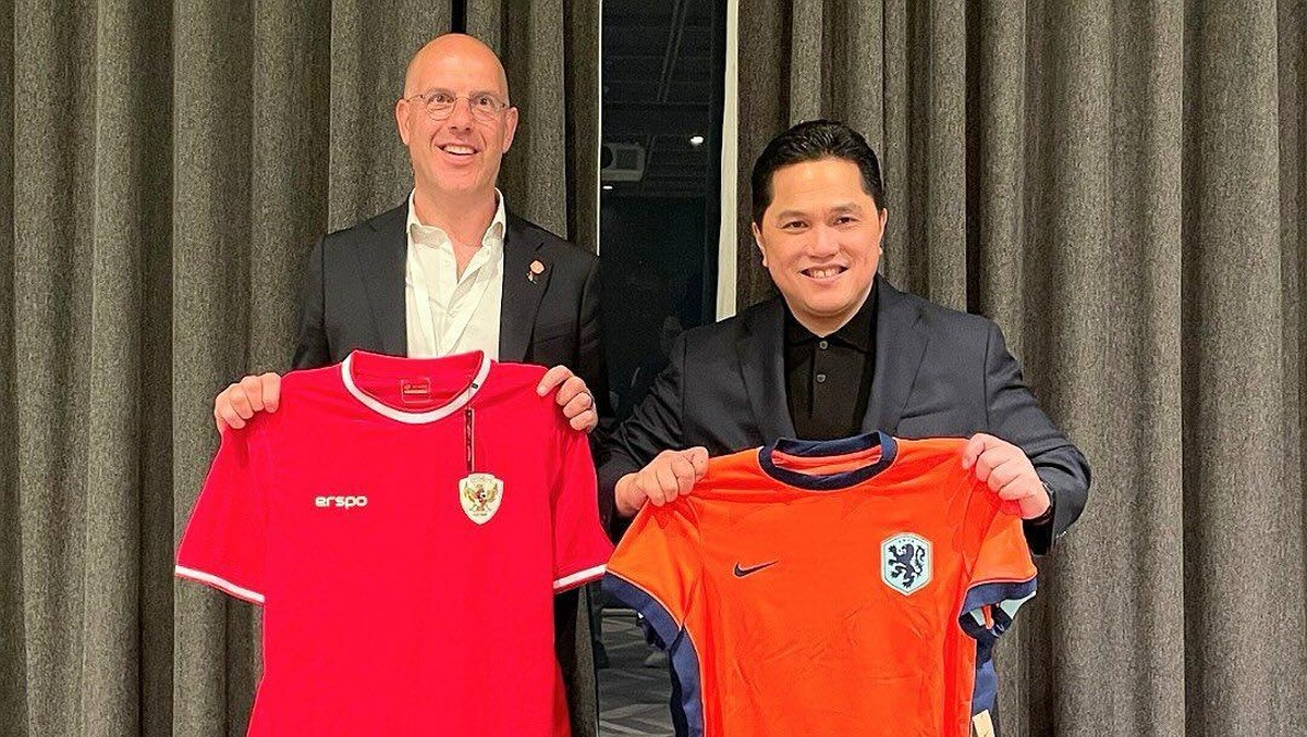 Sekjen KNVB Gijs de Jong bersama Ketum PSSI Erick Thohir. Foto: dok. Instagram @erickthohir