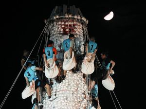 Serunya Festival Chueng Chau, Rebutan Roti di Menara 18 Meter