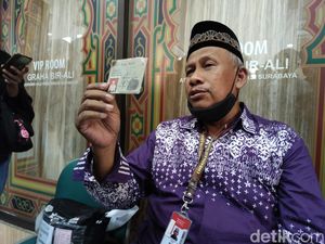 Pemulung Asal Ponorogo Naik Haji Usai Mimpi Digandeng Orang Keliling Kabah Pemulung Asal Ponorogo Naik Haji Usai Mimpi Digandeng Orang Keliling Kabah